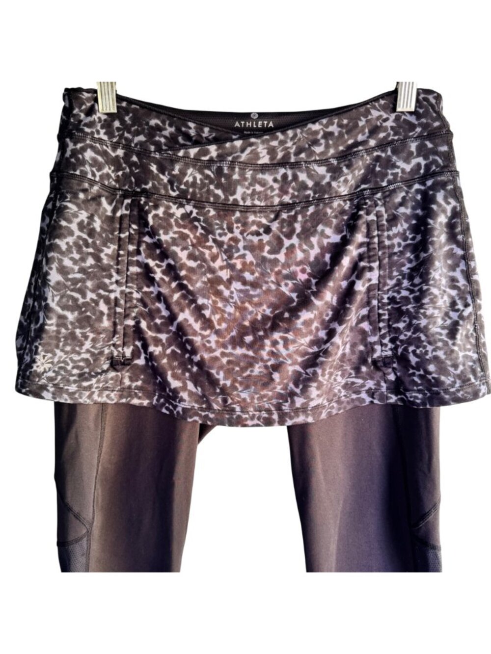 Athleta Flirty Stardust 2 In 1 Skirt Capris Leggings M Black Animal Print 929779 - Picture 11 of 14